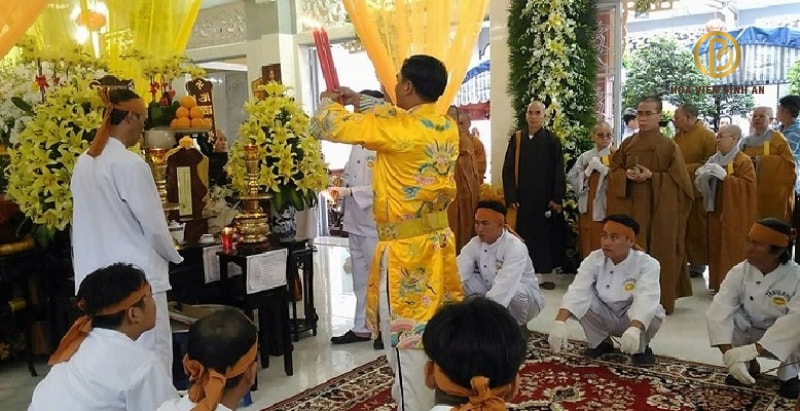 Giữ cặp đèn cầy bái quan và ý nghĩa tâm linh cần biết